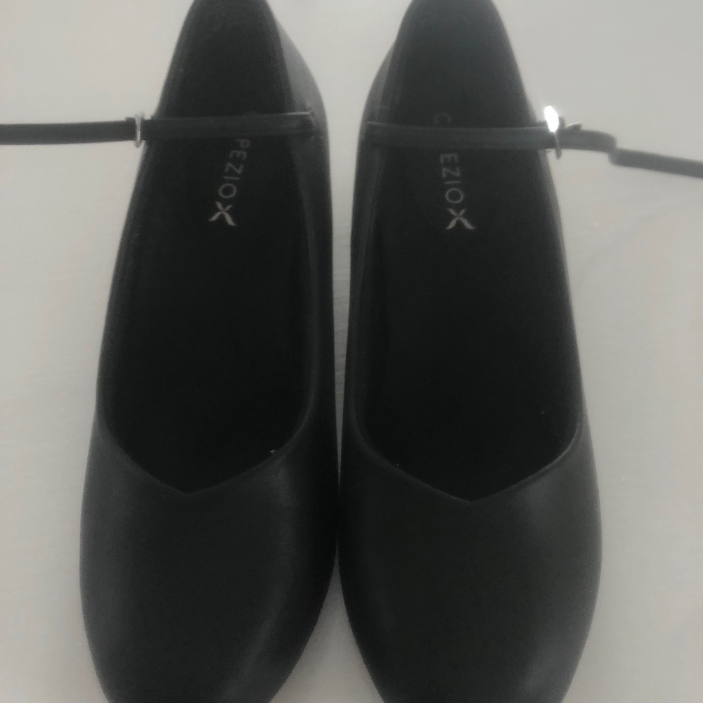 black womans capezio